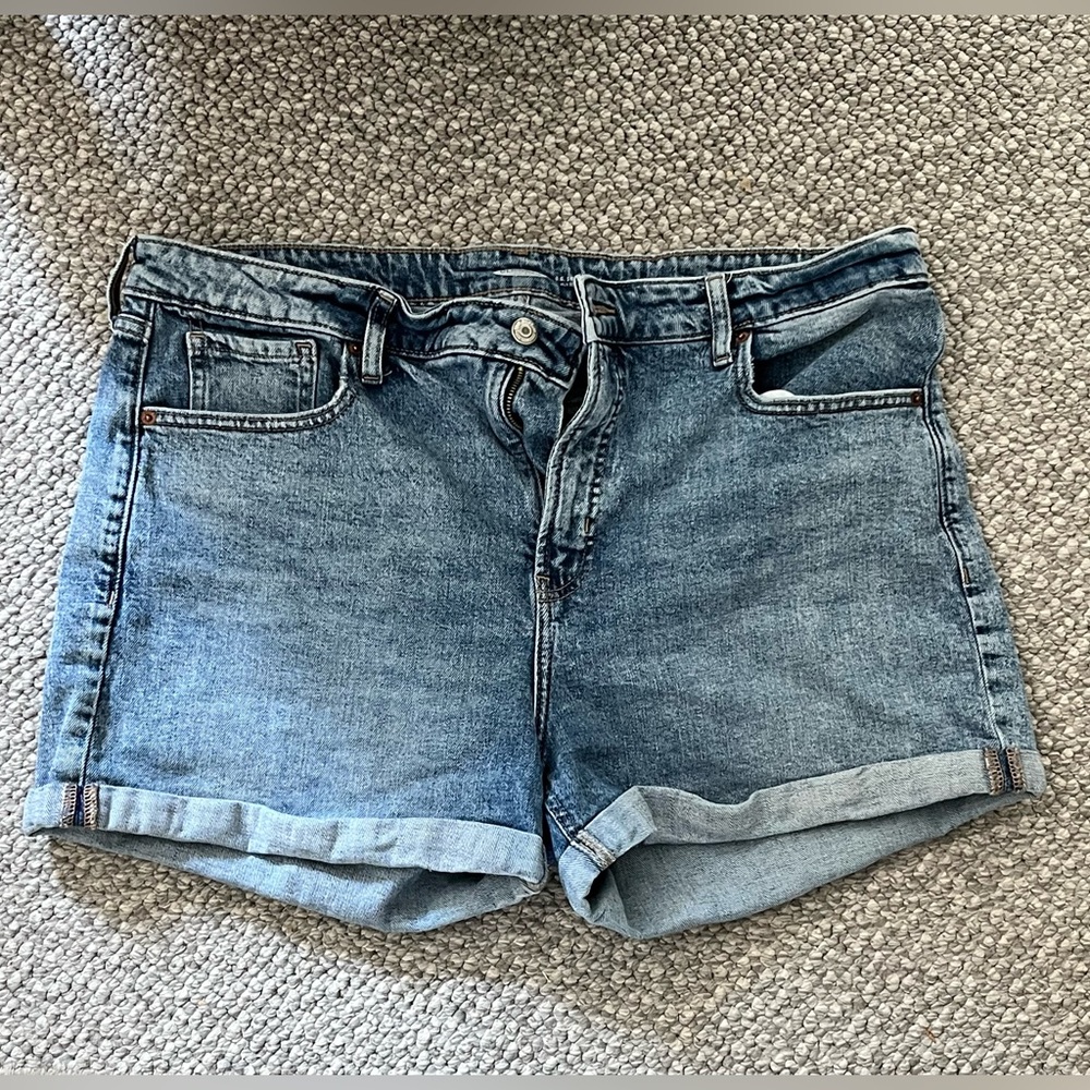 Old Navy Women's Denim/Jean Shorts size 18